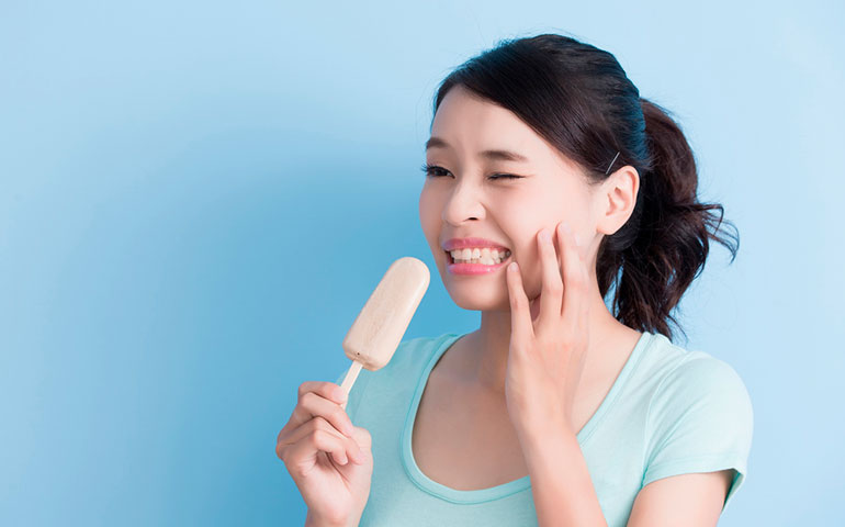 ¿Miedo a tomarte un helado? Combate la sensibilidad de tus dientes